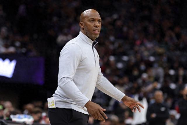 乔帅：杜润旺进攻手感很好 但要避免走步违例